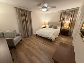 Building Photo - 2012 Brun St