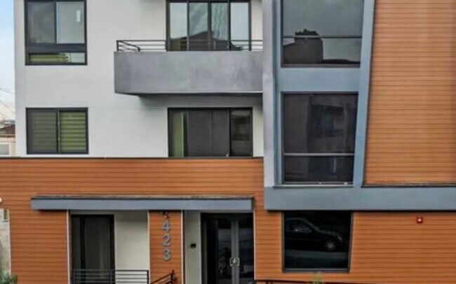 Building Photo - 439 Oak St