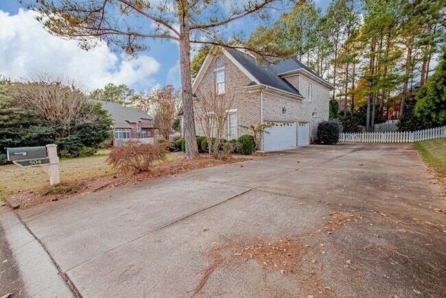 Building Photo - Gorgeous Home In Stonehaven Subdivision