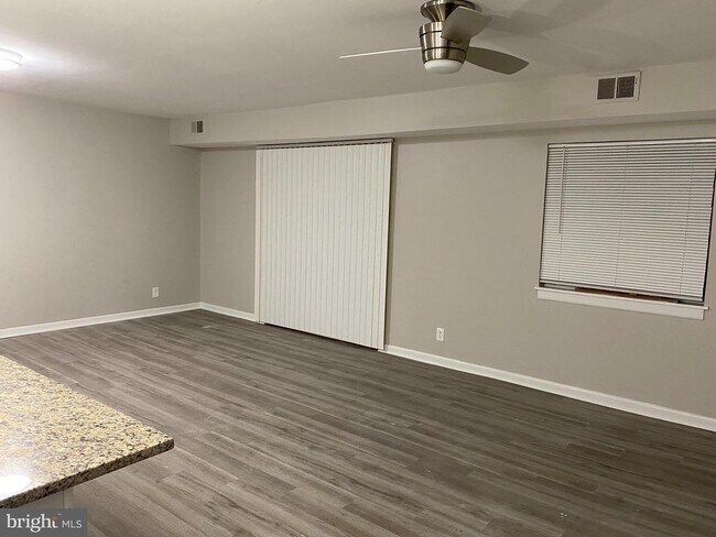 Foto del edificio - 6220 Edsall Rd