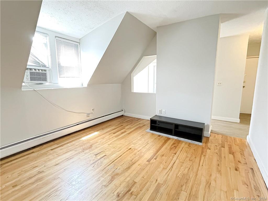 Primary Photo - 94 Howe St