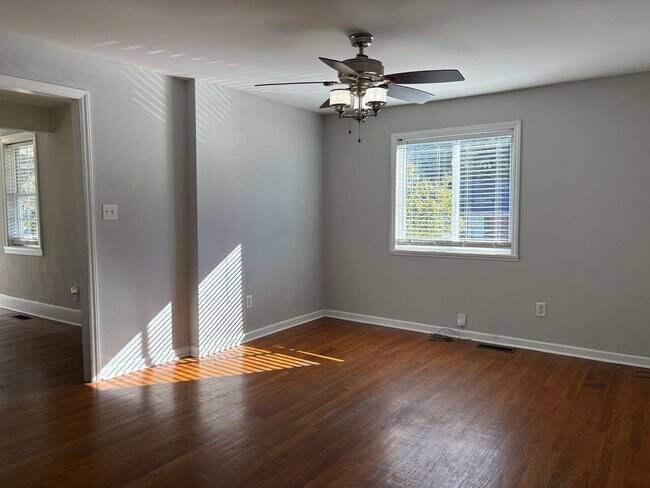 Foto del edificio - 4 Bedroom, 2 Bathroom House in Greensboro!