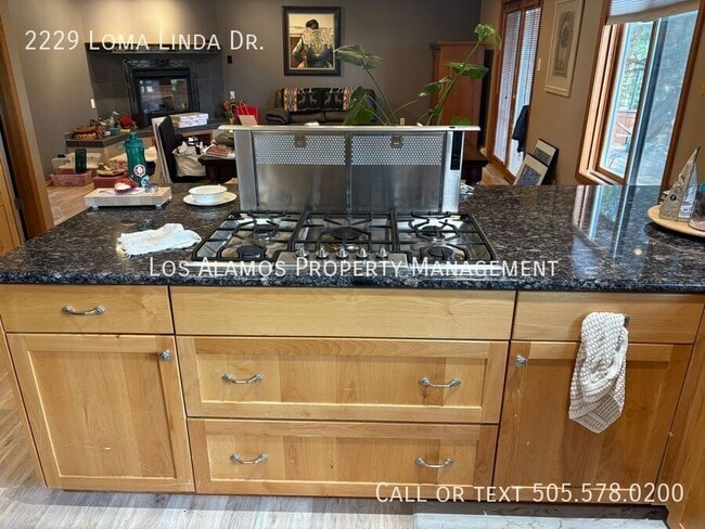 Foto del edificio - 2229 Loma Linda Dr