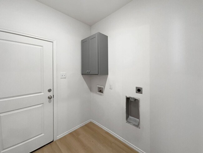 Foto del edificio - 5545 Itasca St