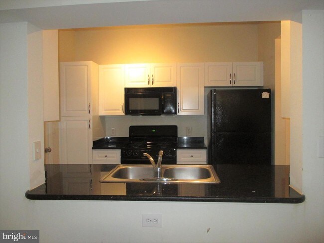 Building Photo - 12958 Centre Park Cir