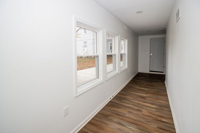 Foto del edificio - 17645 Lakeport Ave