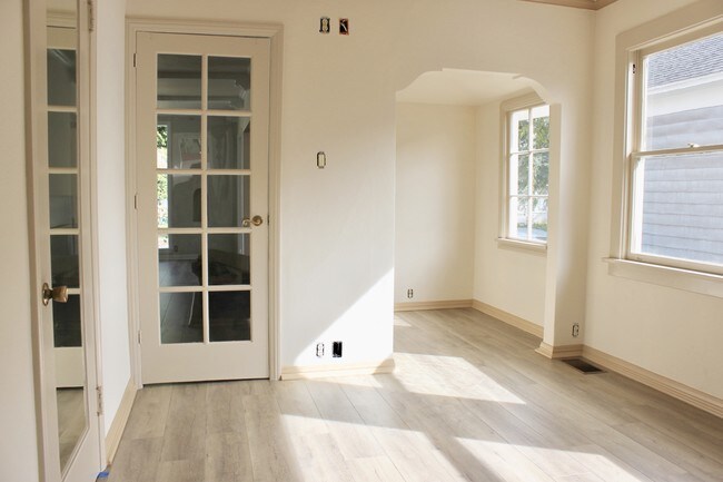 Dormitorio principal con habitación adicional - 3549 Schaefer St