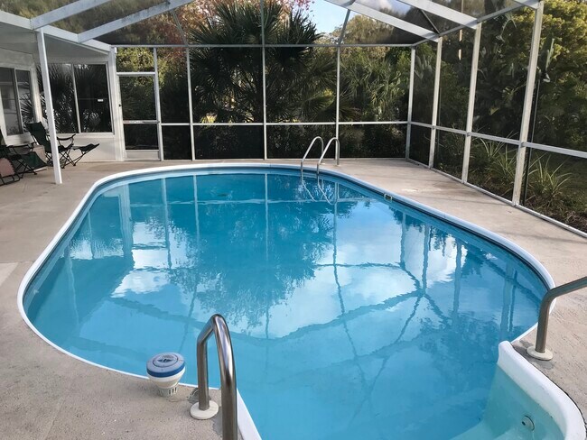 Foto del edificio - 11011 Rollingwood Dr