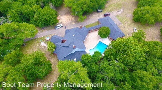 Building Photo - 5 br, 4.5 bath House - 800 Live Oak Court