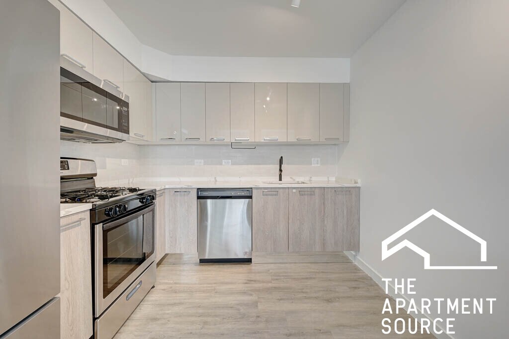 Foto principal - 7621 N Sheridan Rd