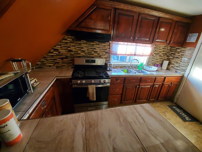 Foto del edificio - 2476 Hewitt St