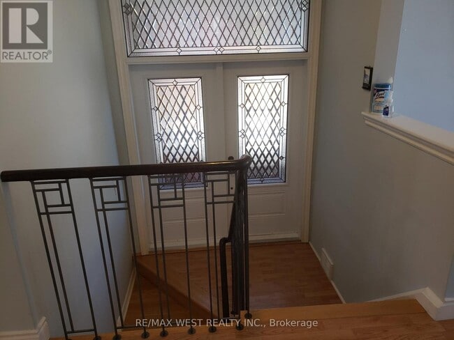 Building Photo - 15 Hamlyn Crescent