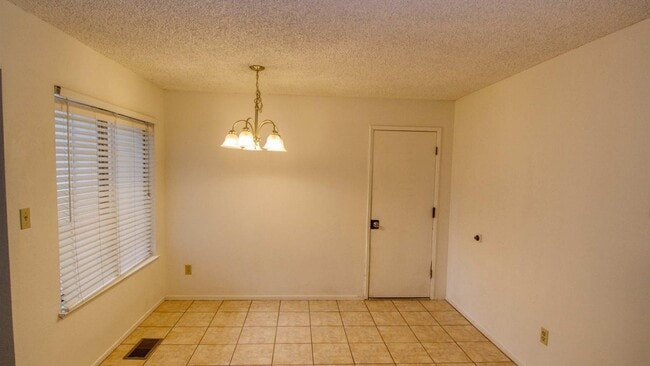 Building Photo - 6650 Peppermint Dr
