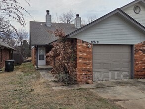 Building Photo - 8910 Oak Valley Dr