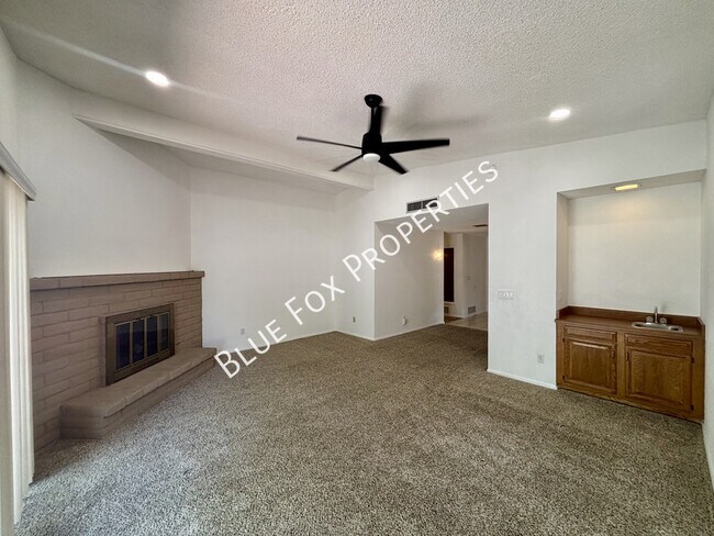 Building Photo - 7551 E La Cienega Dr