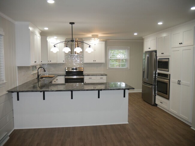 Foto del edificio - 2443 Greenwich Rd