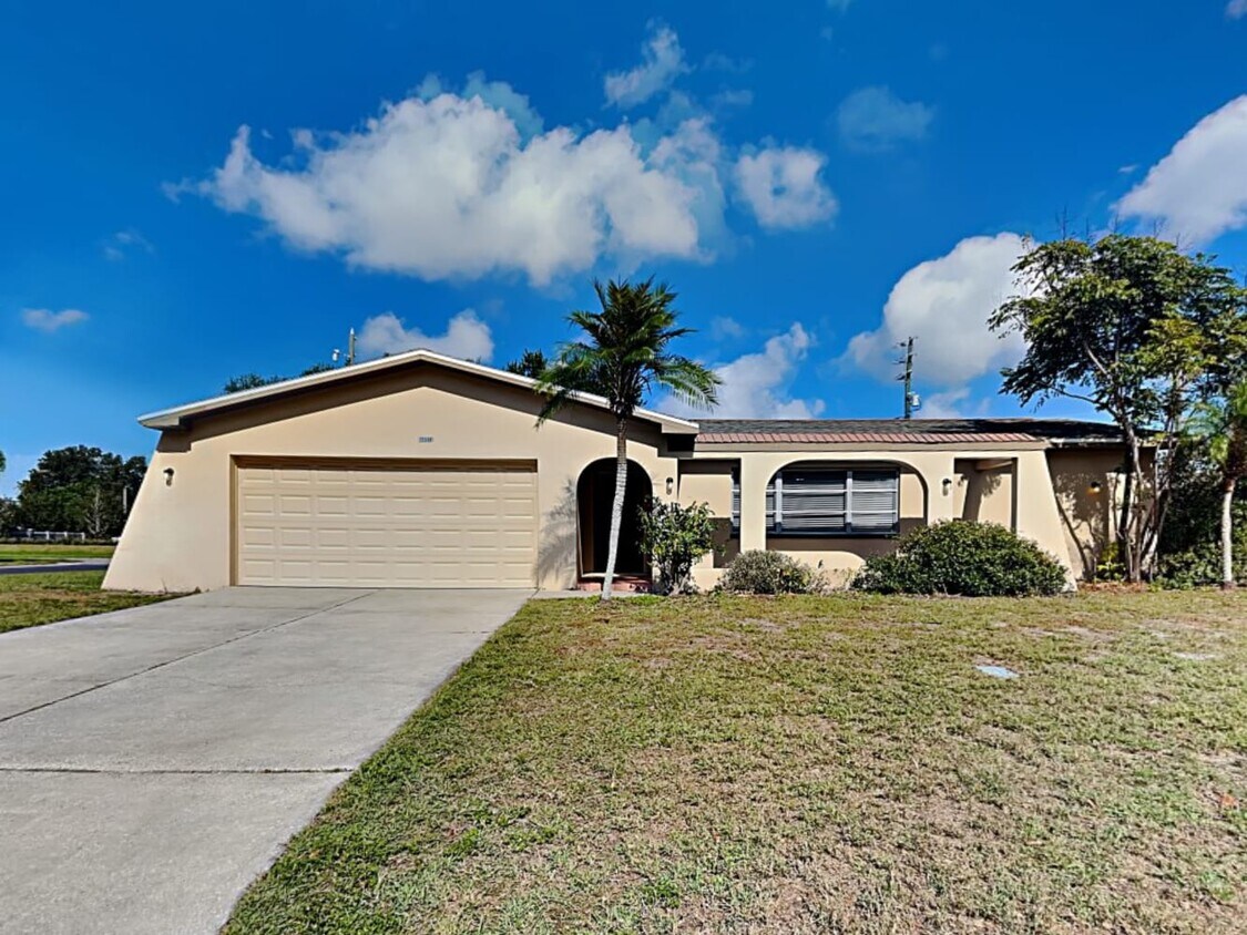 2110 Campus Dr House Rental in Clearwater, FL