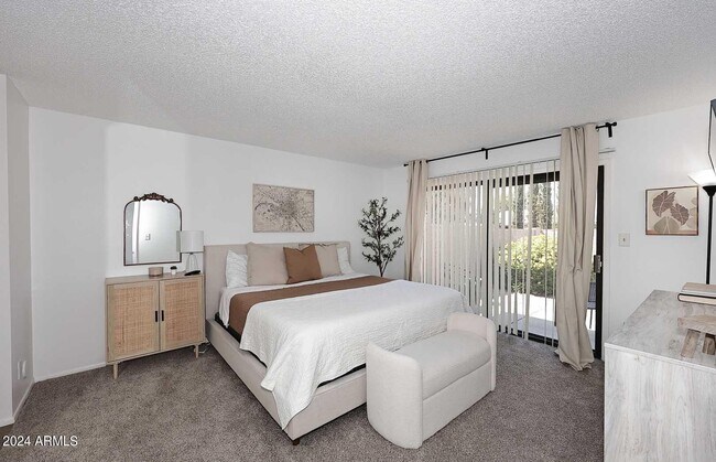Building Photo - 9419 E Riviera Dr