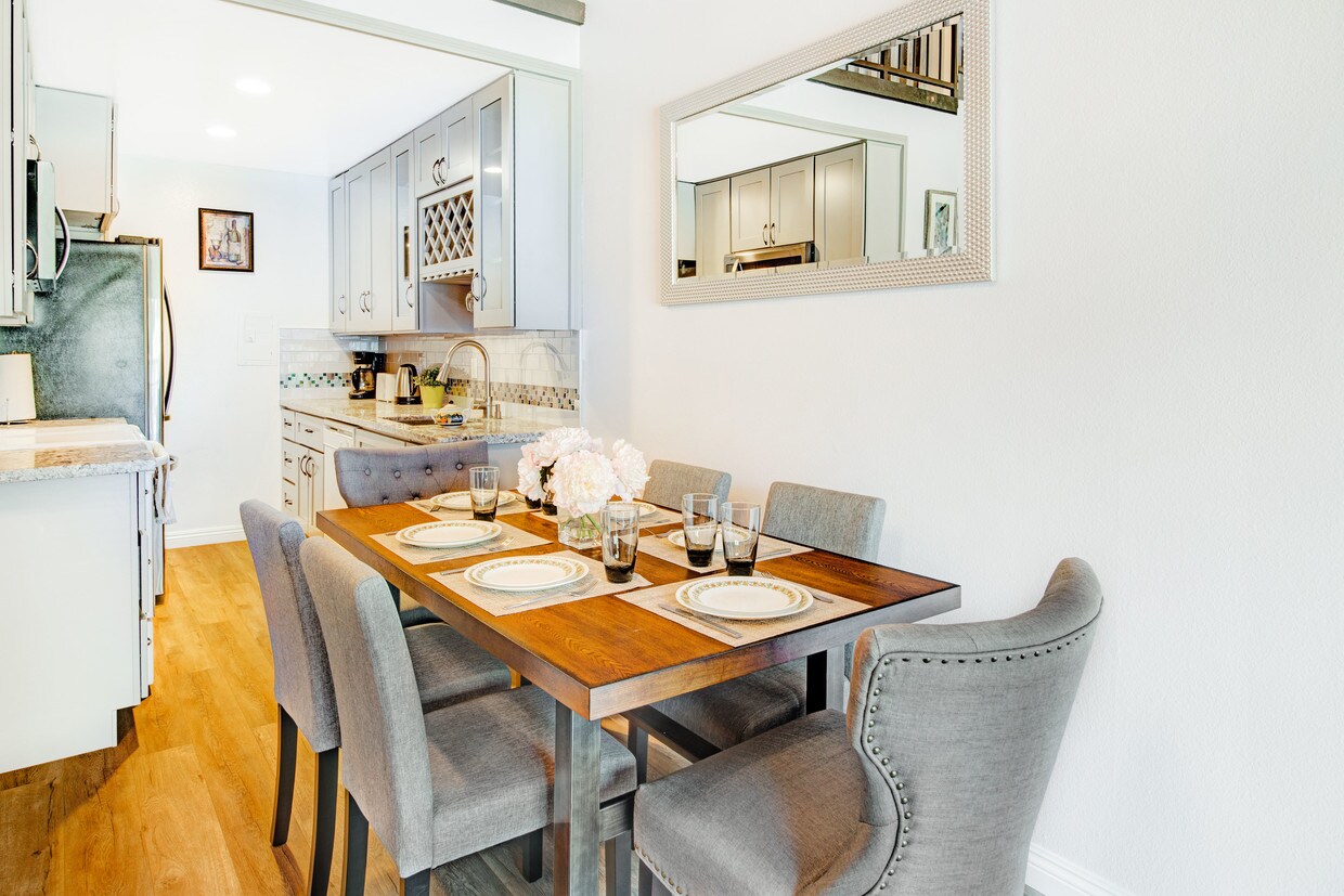 Foto principal - 5460 White Oak Ave
