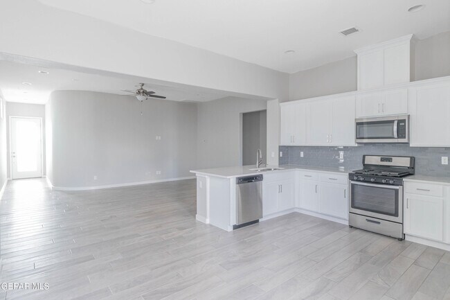 Building Photo - 10608 Hidden Palm Pl