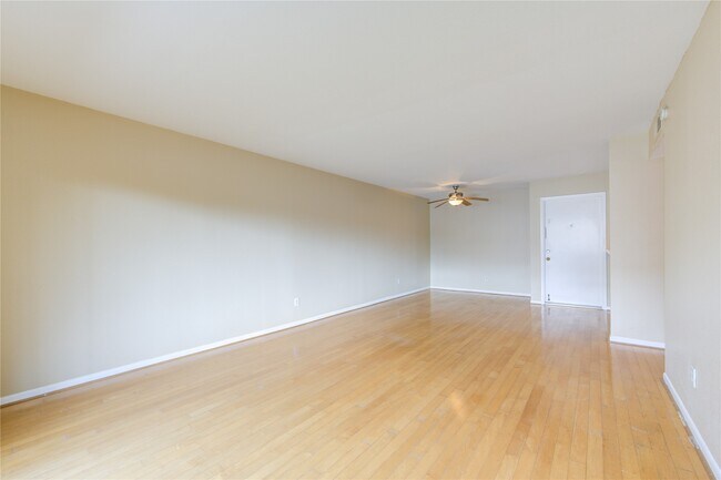 Building Photo - 3055 Walnut Bend Ln
