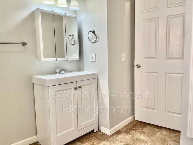 Foto del edificio - 14820 Churchfield St NW