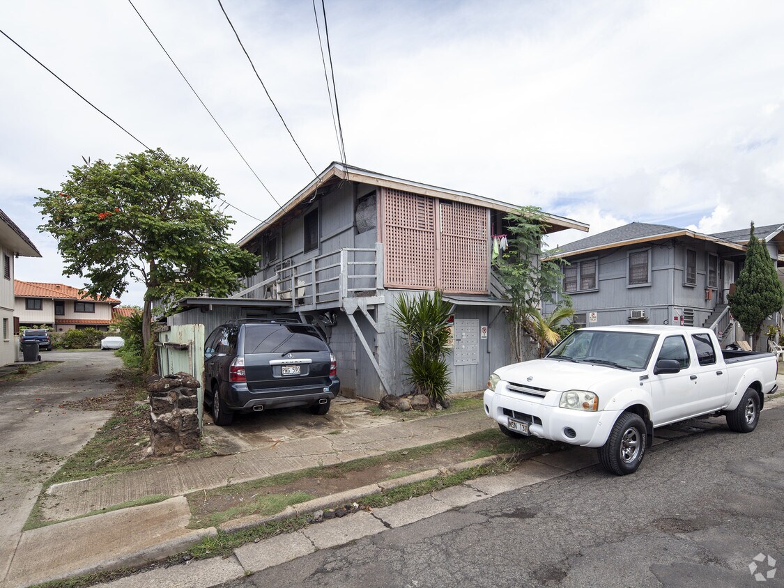 Building Photo - 946 Winant St