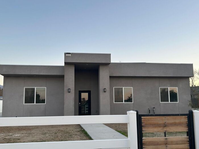 Foto principal - Stunning 3 Bedroom 2 Bathroom House for Re...