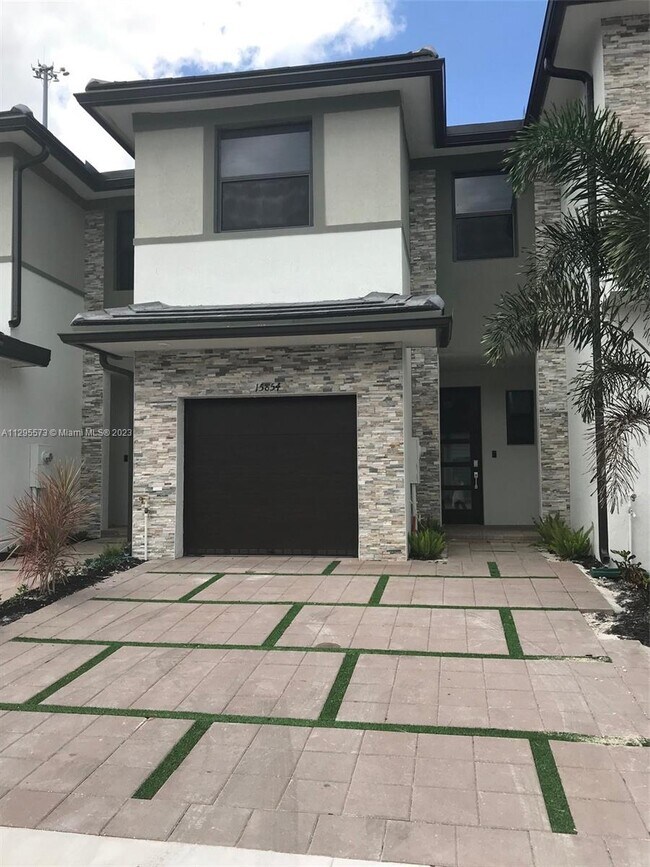 Building Photo - 15854 NW 91st Ct