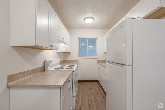 1BR, 1BA - Cocina de 565SF - Salem Parkway Apartments