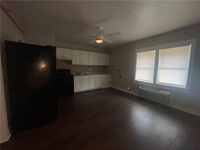 Building Photo - 907 Maple Ave SW