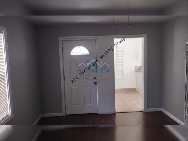 Foto del edificio - Cute Duplex off of Stockton Blvd