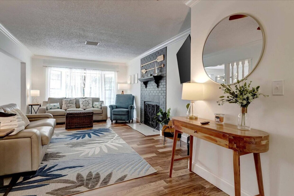 Foto principal - 612 Montezuma Dr