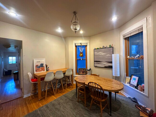 Foto del edificio - 932 W Montana St