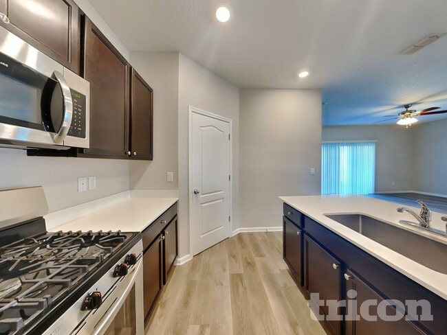 Foto del edificio - 124 Bloomfield Wy