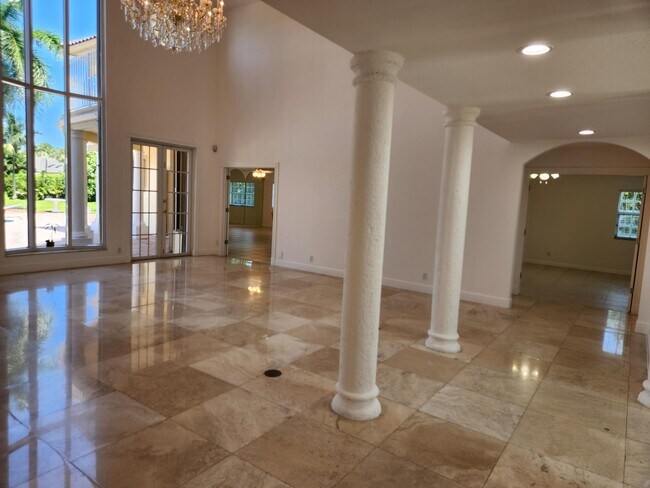 Building Photo - 17885 Fieldbrook Cir E