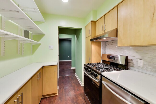 Foto del edificio - 7420 Lakeview Dr