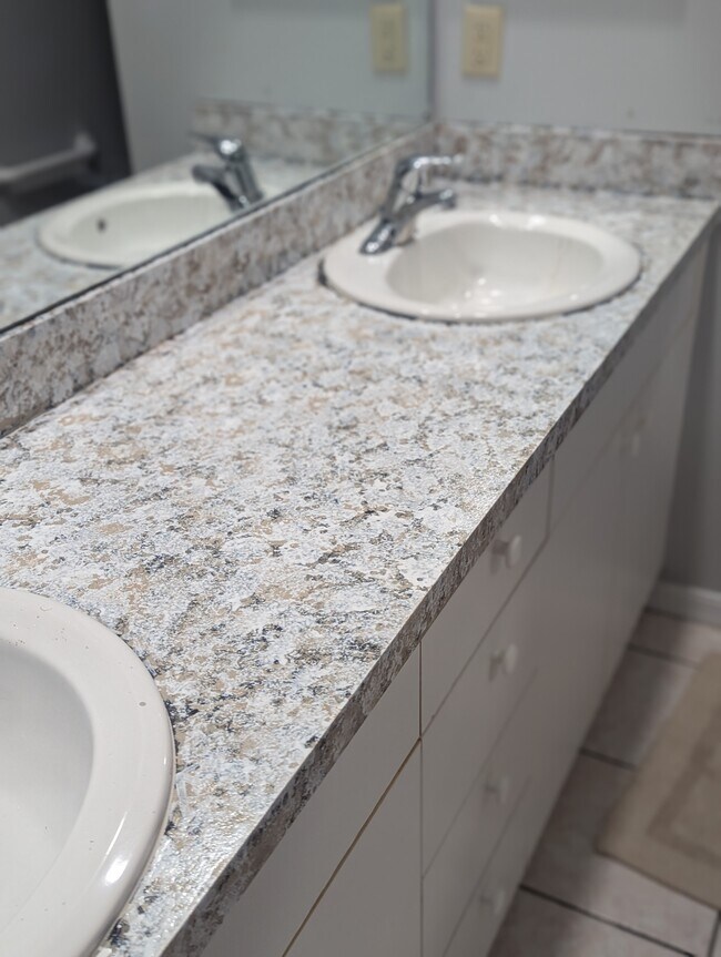 Foto del edificio - 1651 Red Oak Ln