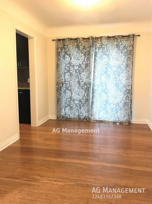 Building Photo - 3847 Robina Ave - Adorable Berkley 2Bed/1B...