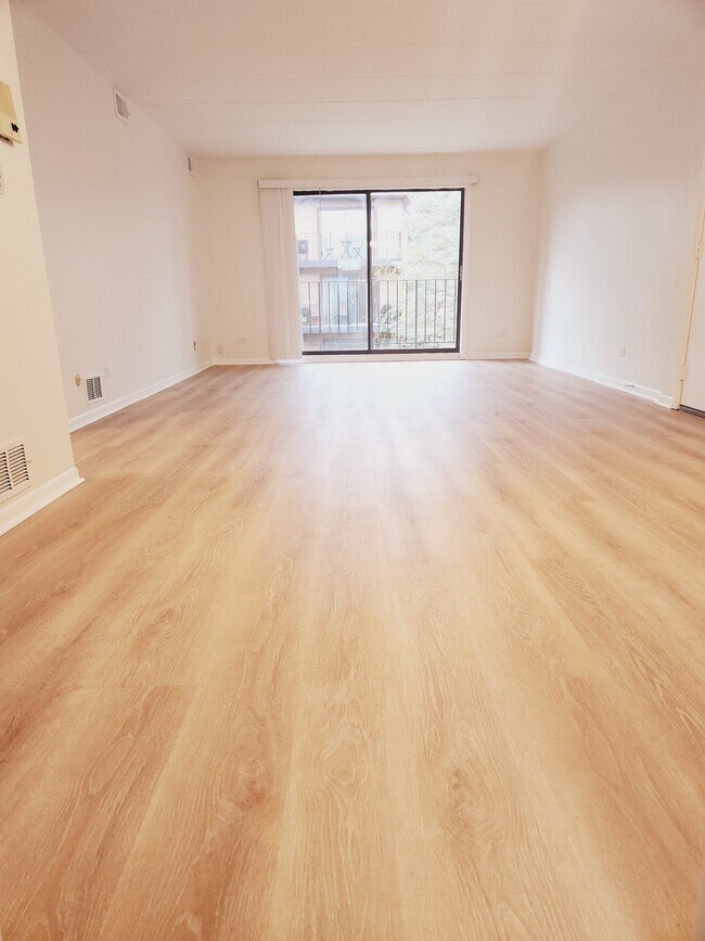 Building Photo - 32 E 58th St