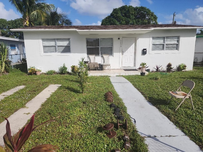Building Photo - 1450 NW 24th Terrace