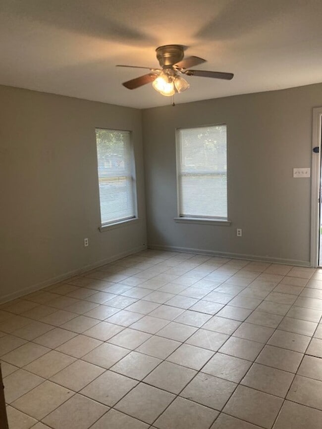 Building Photo - Gulfport 3 Bedroom