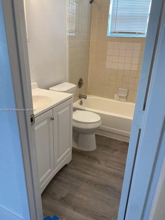 Foto del edificio - 223 SW 3rd Ct