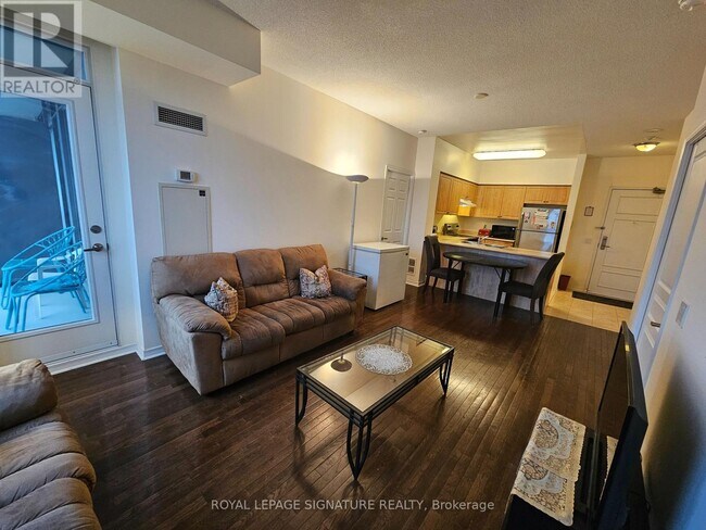 Photo du bâtiment - 350 Red Maple Rd