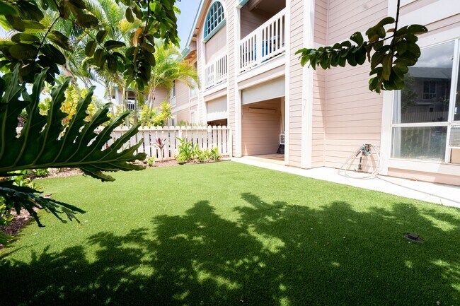 Foto del edificio - 2-Bedroom, 2-Bathroom Home in Waipahu – 2 Parking Stalls & Private Backyard