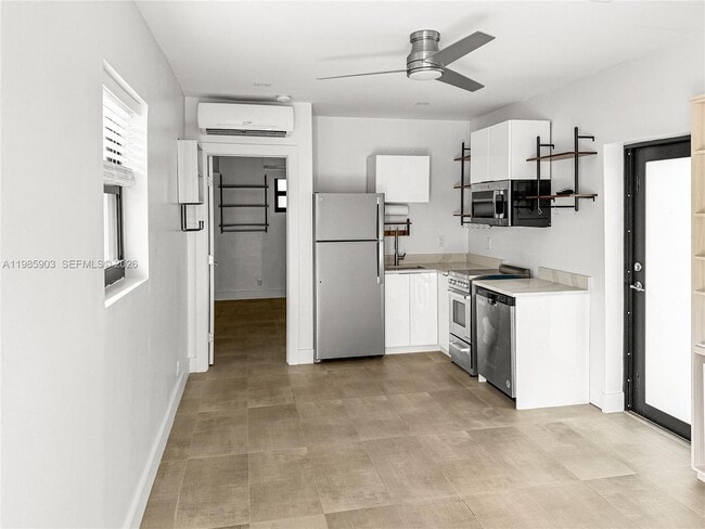 Foto del edificio - 551 NE 26th St