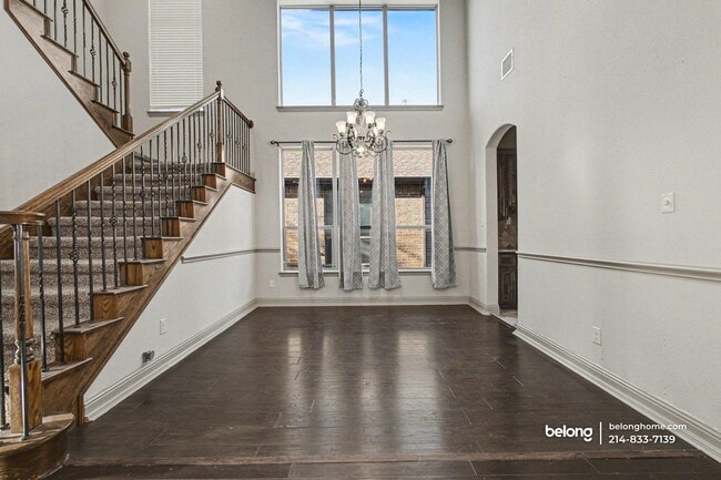 Building Photo - 588 Deverson Dr