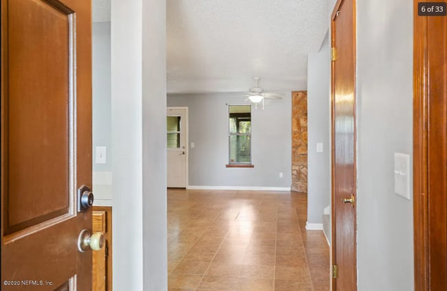 Building Photo - 11211 Windtree Dr