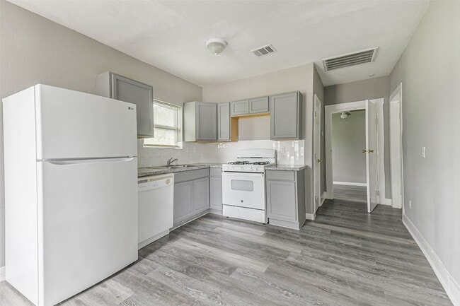 Photo - 9839 Racine St House