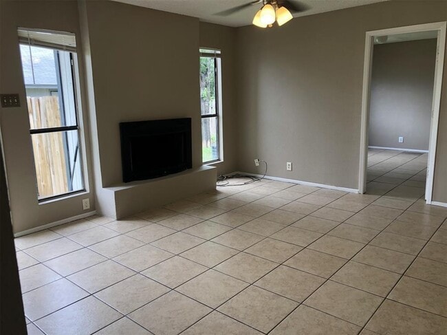 Foto del edificio - 603 Country Aire Dr